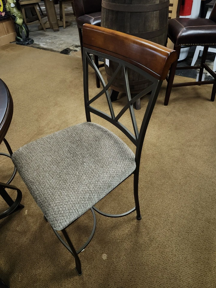 MESA PUB Y 4 TABURETES THE GAME ROOM STORE - NJ - 08742 Foto 4 de 4