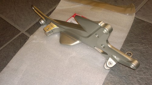 05-07 CBF500 CBF600 New HONDA Right Footrest Peg Hanger Bracket 50650-MER-D01ZA - Picture 7 of 12