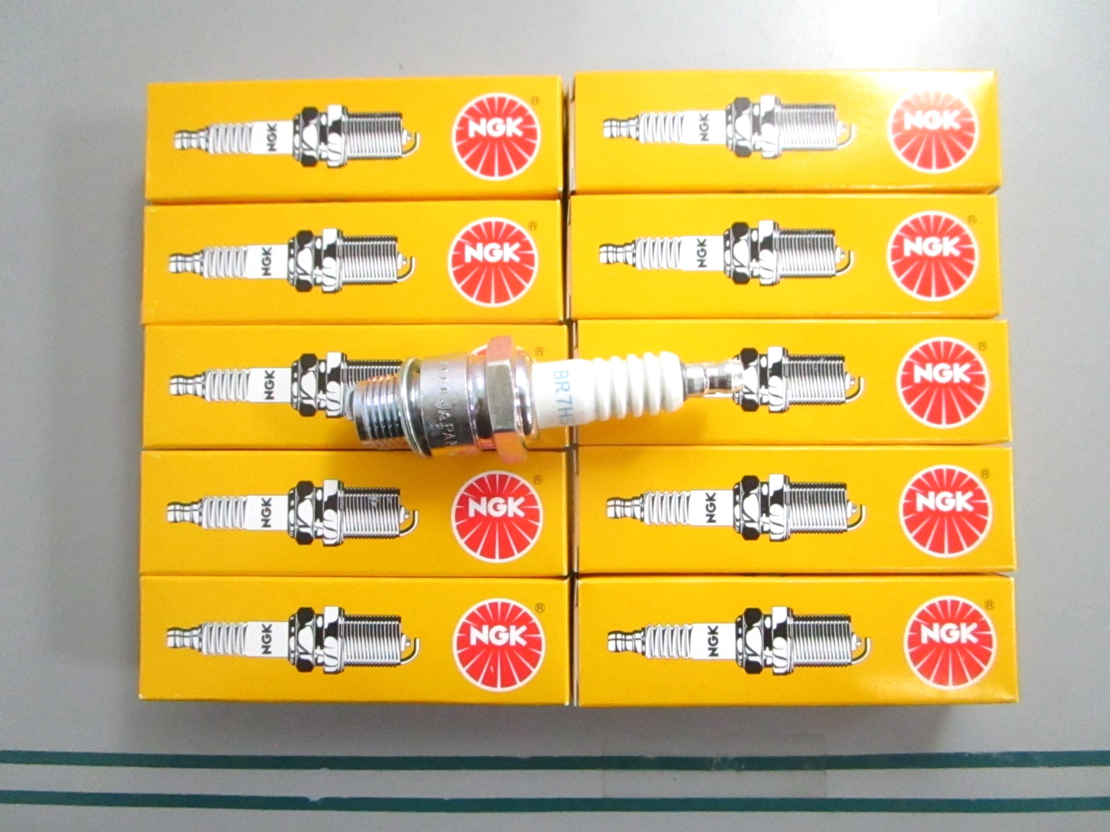 NGK BR7HS 4122 NEW Standard Spark Plug 10-Pack NOS Johnson Evinrude 0820
