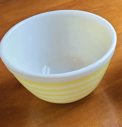 Pyrex Yellow Stripe #401 Mixing Bowl 1 1/2 Pt Vintage 1965-67 Rainbow Bands USA