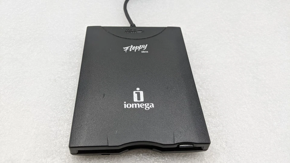 Iomega YD-8U10 USB Connection Floppy Drive - Image 2 of 4
