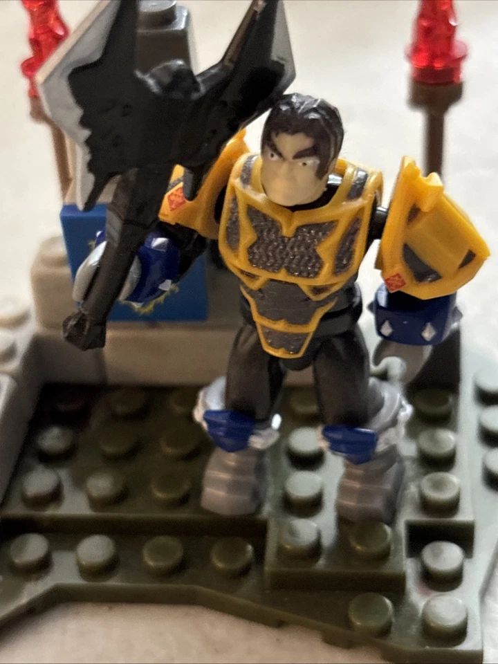 Figura de acción MEGA BLOKS World of Warcraft Colton Human Paladín The Alliance Foto 2 de 4