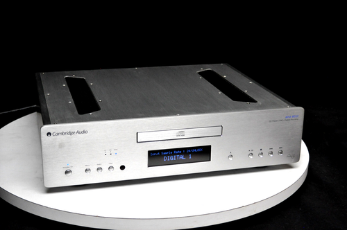 Cambridge Audio Azur 851C Up-Sampling CD Player /DAC/ Preamplifier
