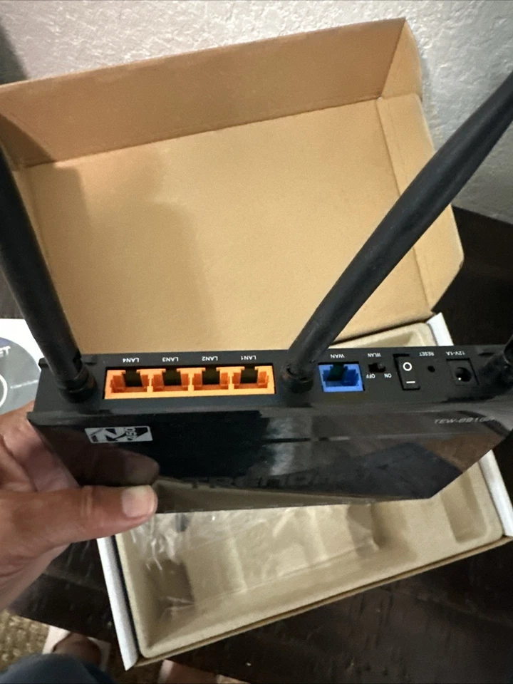 450mbps Wireless N Gigabit Router bundle Missing Power Adapter&Ethernet cable - Image 4 of 4