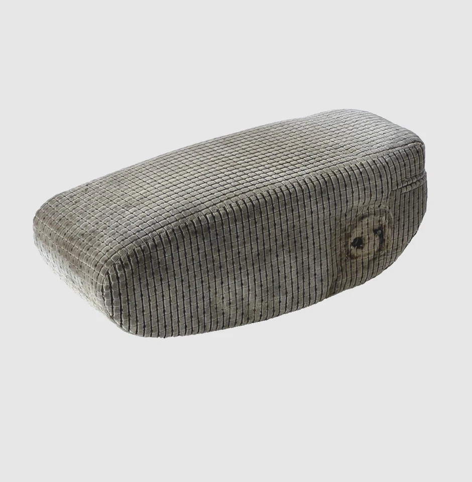 1994 Chevy S10 GMC Sonoma 60/40 Center Console Armrest Pad Gray 15688079 OEM - Image 3 of 4