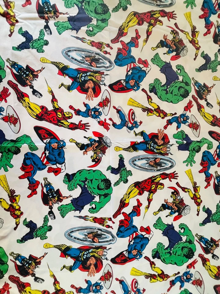 Super-heróis de algodão Pottery Barn Kids Marvel Comic Avengers tamanho duplo lençol liso - Imagem 2 de 4