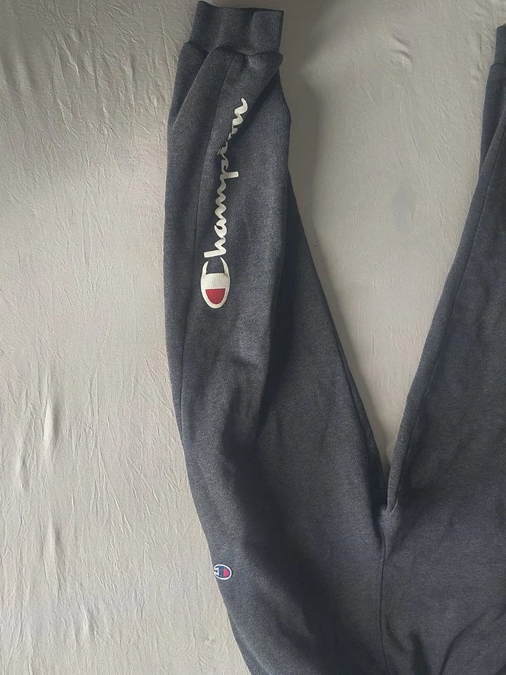 Calça de moletom jogger juvenil campeão unissex tamanho grande logotipo cinza escuro - Imagem 2 de 4