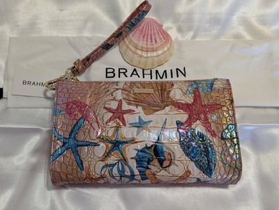 Brahmin Daisy Wristlet in Starlight: Beach Vacation Cruise Starfish Seashells