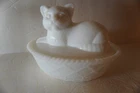 Vintage Westmoreland Milk Glass Cat/Kitten On Basket/Nest Lidded Candy Trinket D