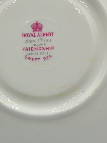 Royal Albert Friendship Sweet Pea Bone China Tea Cup Saucer Gold Trim Vintage - Picture 17 of 24