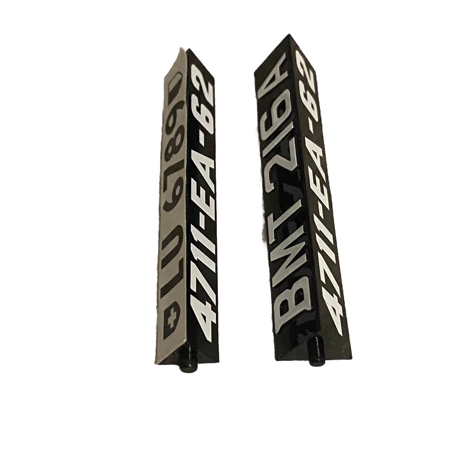 EAGLEMOSS 1/8 BUILD JAMES BOND 007 ASTON MARTIN DB5 LICENSE PLATE TAGS - Image 3 of 4