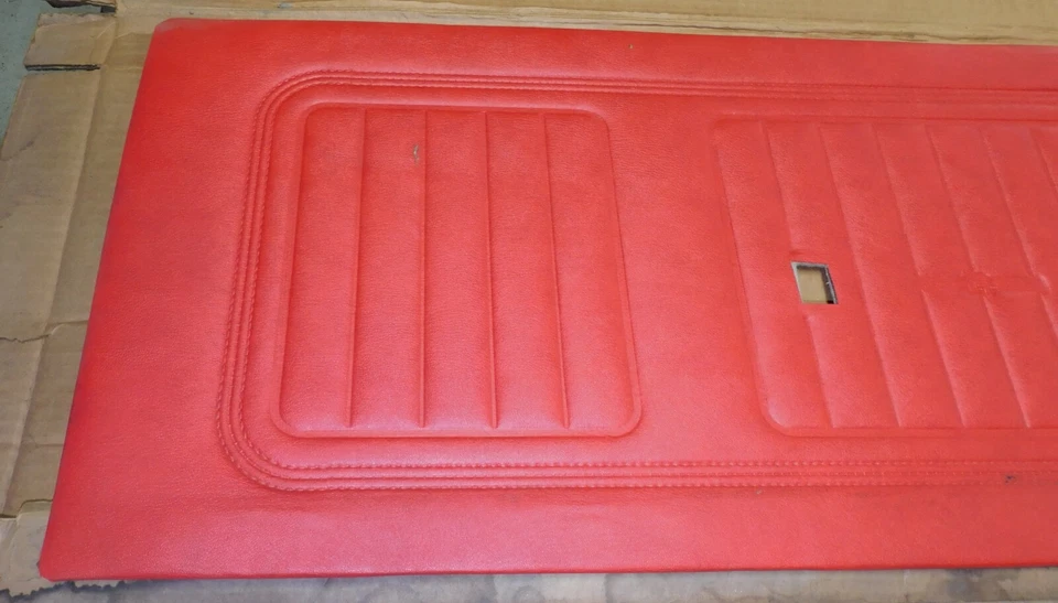 Ford Pinto Mercury Bobcat 1977 1978 1979 1980 nuevo en stock rojo puerta izquierda panel interior Foto 4 de 4