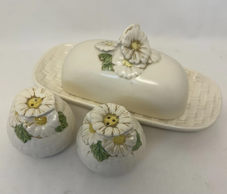 Plato de mantequilla cubierto y sal pimienta agitadores cesta tejido amapola amarilla Trail Merlot Foto 2 de 4