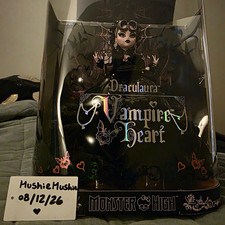 Monster High Vampire Heart Draculaura Fashion Doll NIB HRC14
