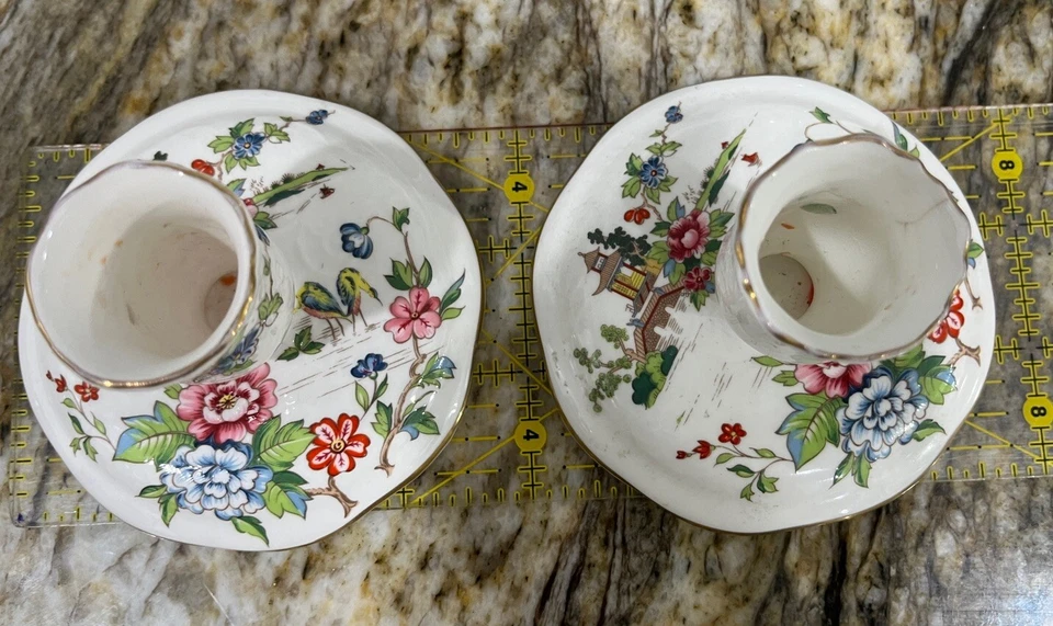 Candelabro floral de la corona de hueso fino de la Pagoda Vintage Staffordshire 2"x 3 3/4" Foto 2 de 4