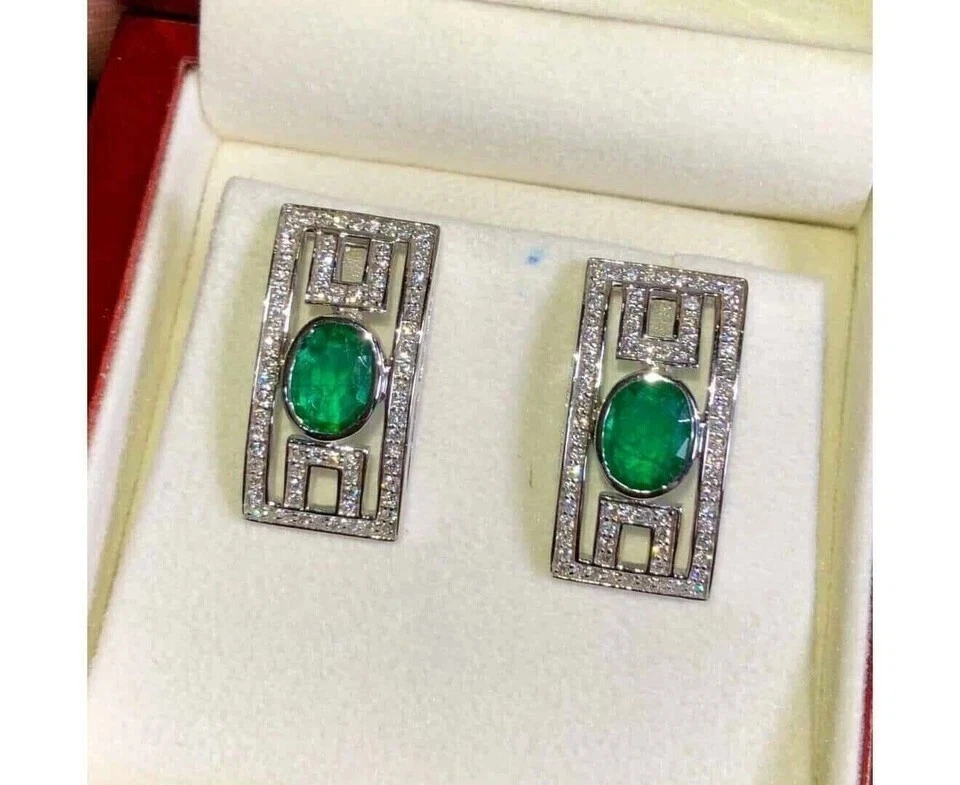 2 克拉椭圆形切割模拟绿色翡翠女式耳钉 14K 镀白金 — 第 3/4 张图片