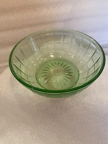 Vintage Anchor Hocking Uranium Glass Bowl Vaseline Depression Glass 7” UV Glow