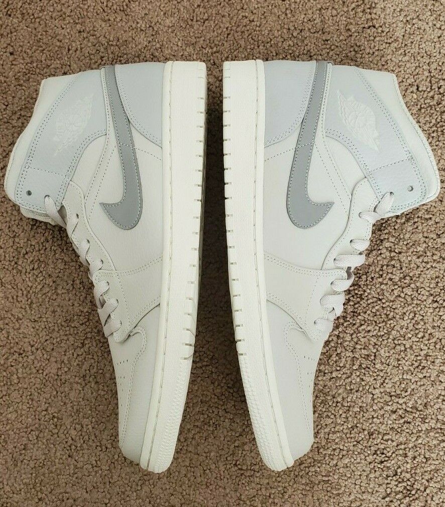 Nike Jordan 1 Mid Light Bone/Grey Fog Reflective Silver gray Nike Jordan 1 Mid Light Bone/Grey Fog Reflective Silver gray