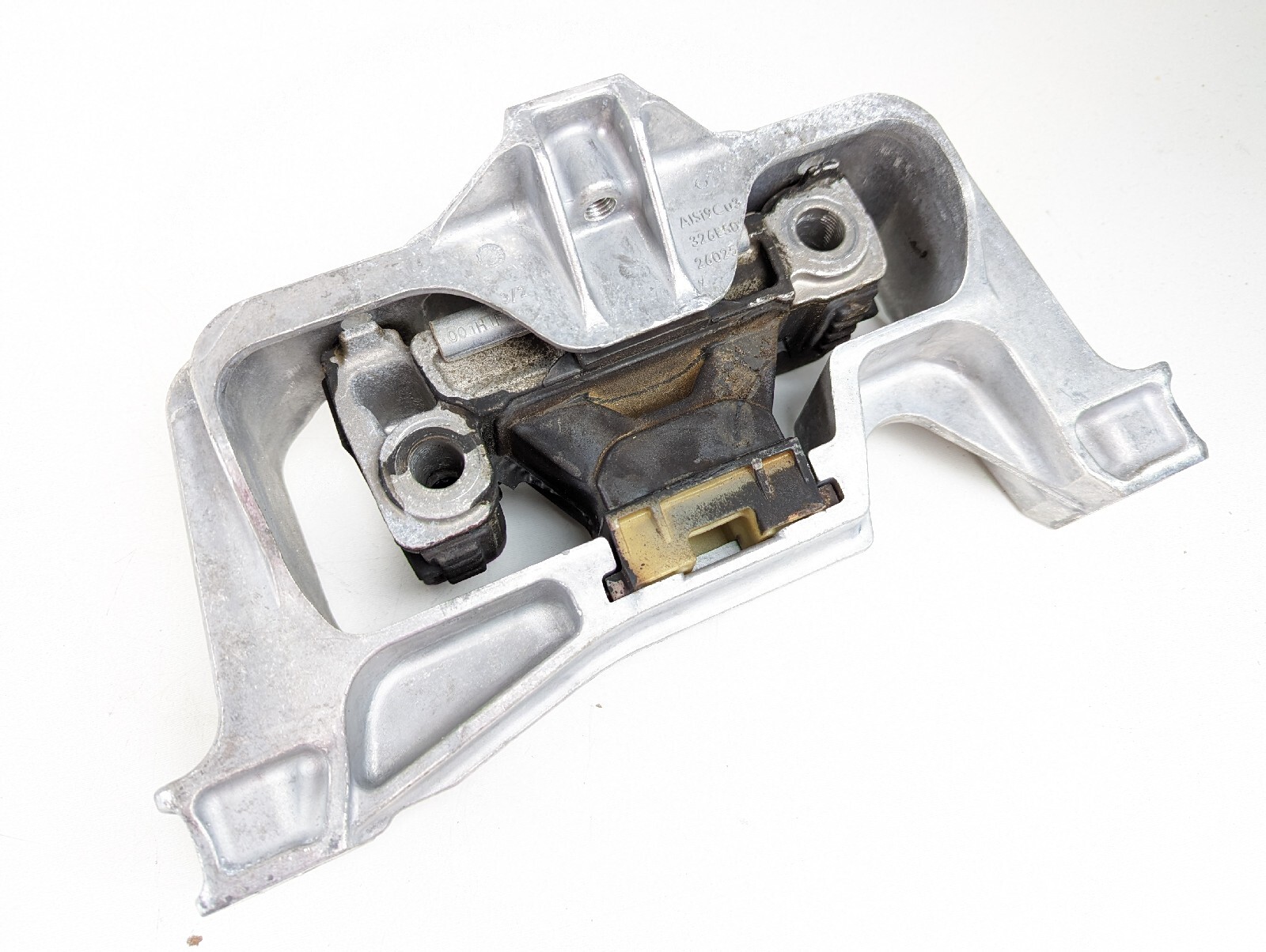 14-20 Mercedes X156 GLA250 M270 Right Side Engine Mount 2462402517  