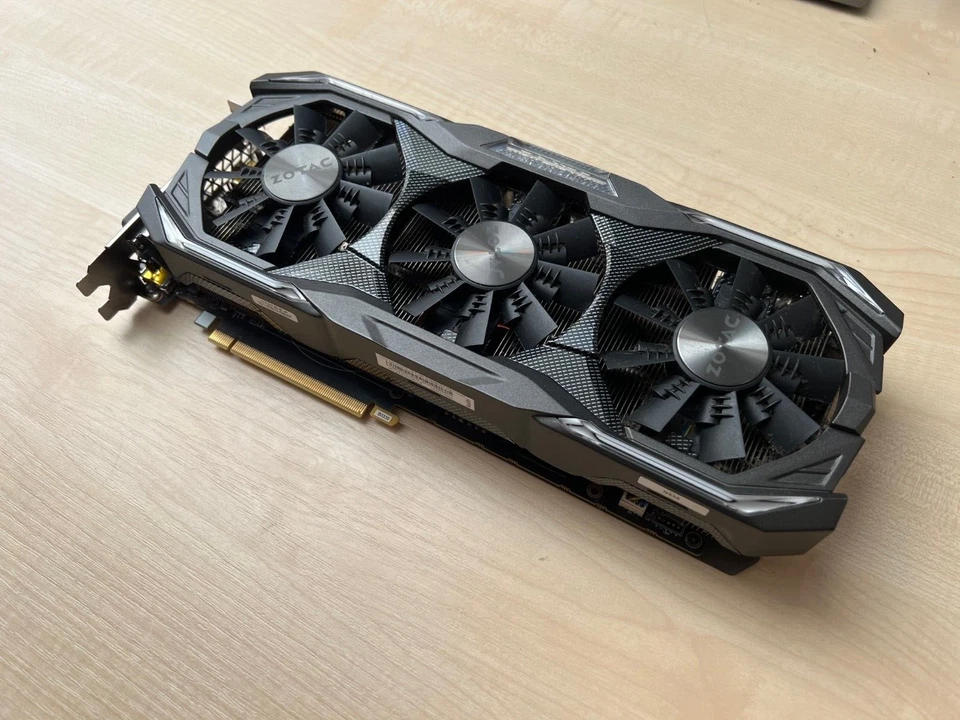 Zotac GeForce 1070 Ti AMP! Extreme - Image 2 of 4