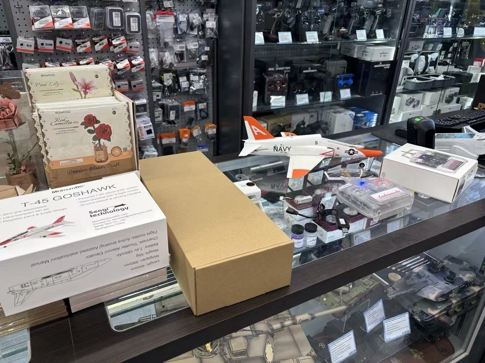 The MinimumRC T-45 Goshawk RTF, 30 mm EDF, 390 mm de envergadura (stock en EE. UU.) Foto 2 de 4