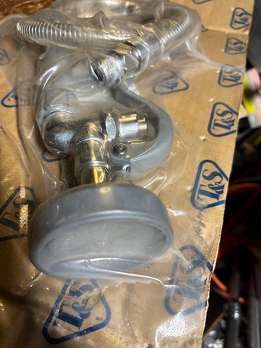 T&S Brass Flexible 1.42GPM Pre-Rinse Spray Valve with Hose - Picture 3 of 3