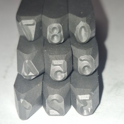 Schlagstempel Oldtimer mit gerader 3 und Geschlossener 4