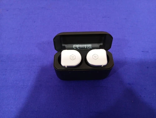 Master & Dynamic MW08 In White With Metal Case In Black