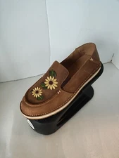 W- 9 B RANK 45 Moc Toe Sunflower Slip-On Shoe Leather Western Moccasin Boot Barn