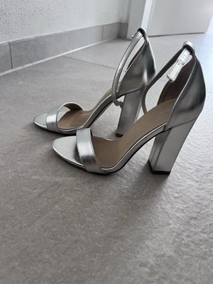 Neue silberne Sandalen von BEBO   Größe 36   8 cm Absatz   ungetragen
