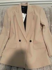 Women s Blazer with Notched Lapel and Single Button