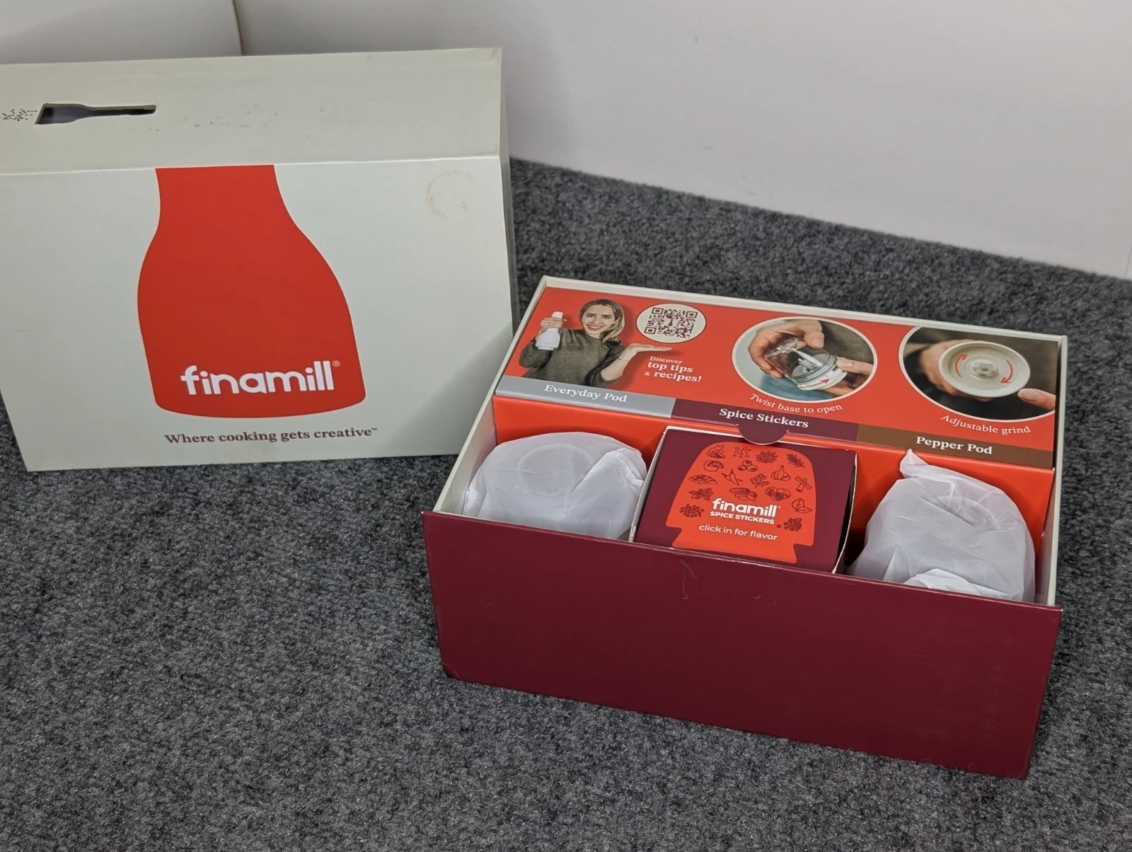 Red FinaMill Set Battery Pepper Mill & Spice Grinder + 2 FinaPods