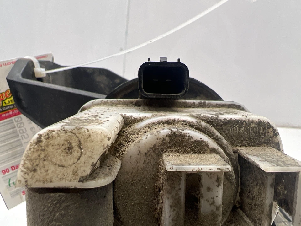 Bote de carbón de vapor de combustible Mopar Dodge Jeep para Dart Cherokee OEM 68152022AH Foto 3 de 4