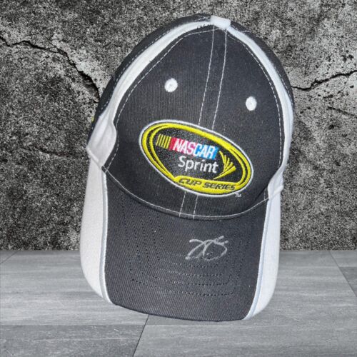 Jimmie Johnson NASCAR SPRINT CUP SERIES CHAMPION 2011 autographed NWOT hat HOFer - Photo 1 sur 4