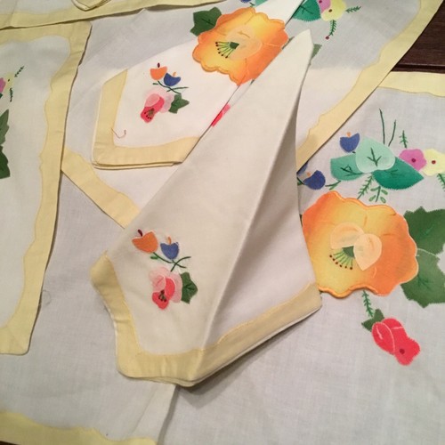 Vtg Elegant Embroidered Placemats w/ring & Napkin .Set-4- RARE NWT Spring Easter - Picture 4 of 5