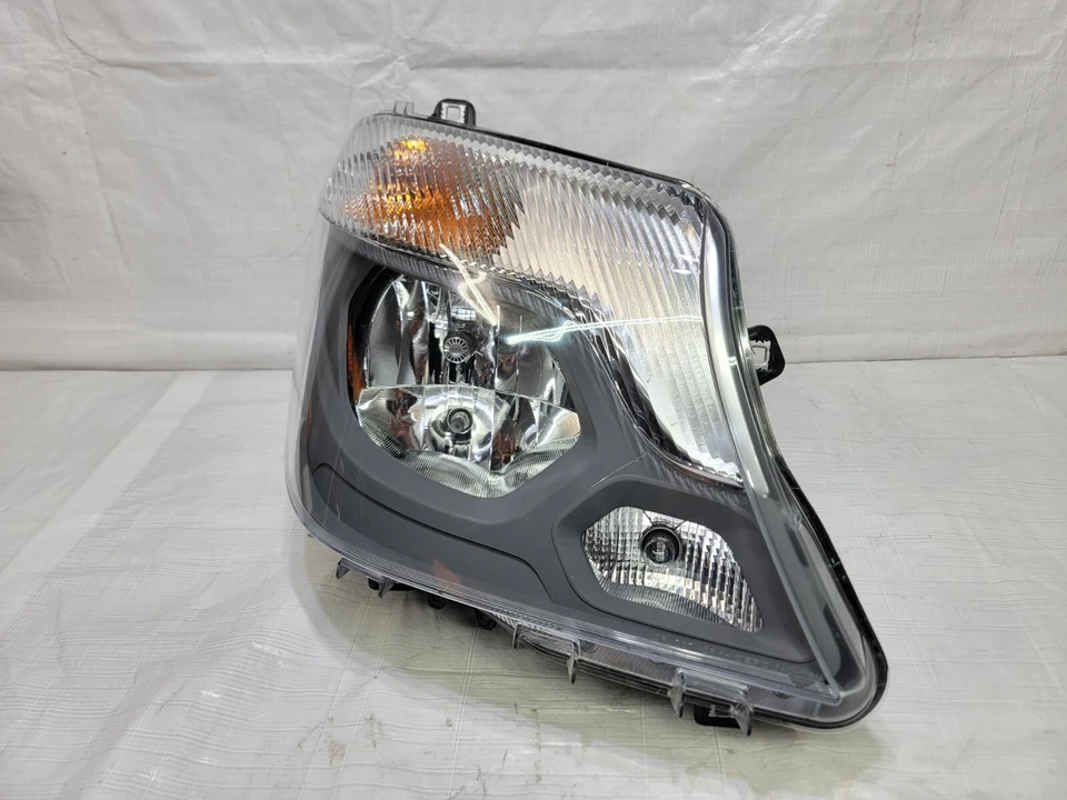 Faro delantero pasajero derecho Mercedes-Benz Sprinter 2500 2014-2018 OEM Foto 3 de 4