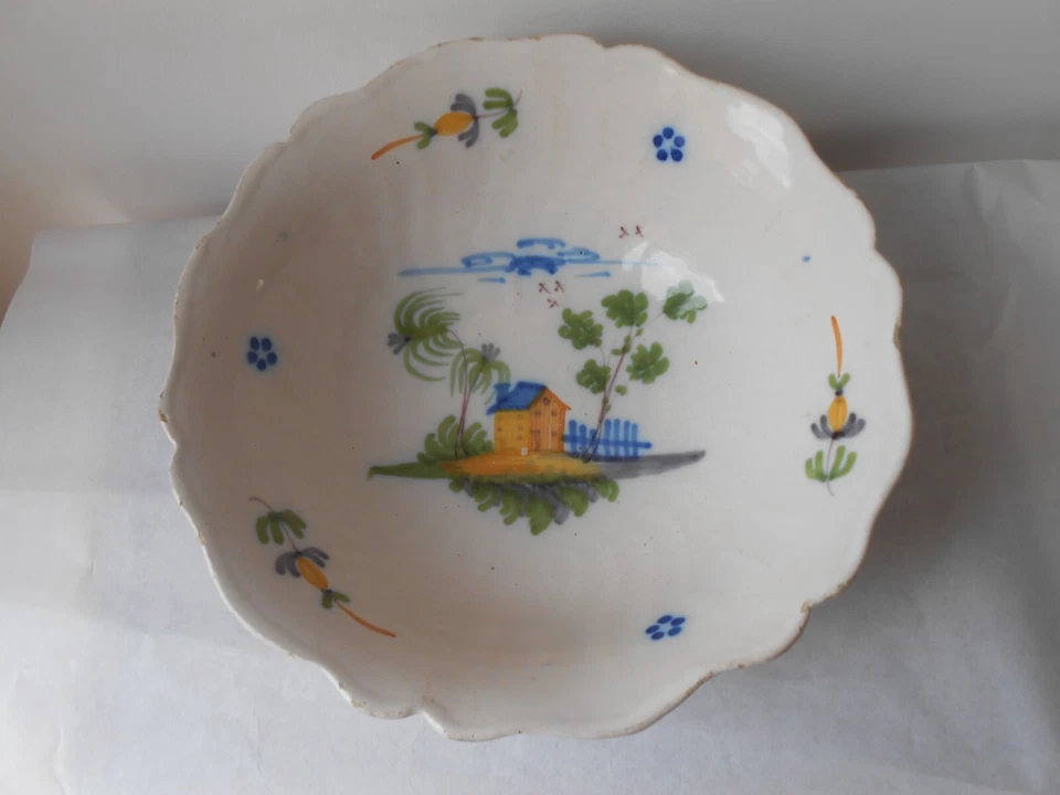 Ancien plat creux saladier . Faience d'Angoulême . Sud-Ouest France. 18/19ème. - Photo 2/4