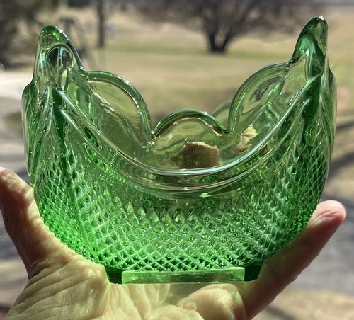 Vtg Green Diamond Pattern Candy Nut Trinket Glass Dish Bowl Ruffled Edges MCM