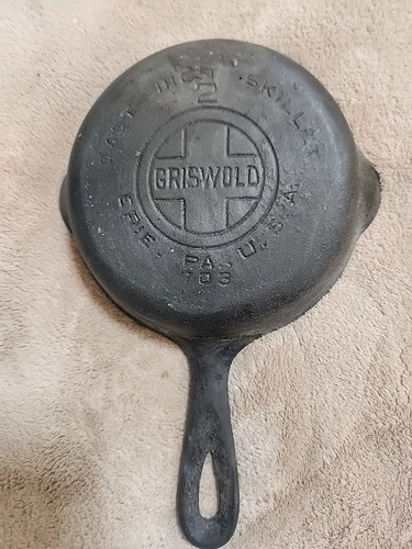 VTG  Griswold No. 2 Cast Iron Skillet Erie PA 703 Large Logo