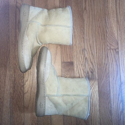 VTG- UGG Australia Boots Mid Booties Cream Light Tan. Nice!
