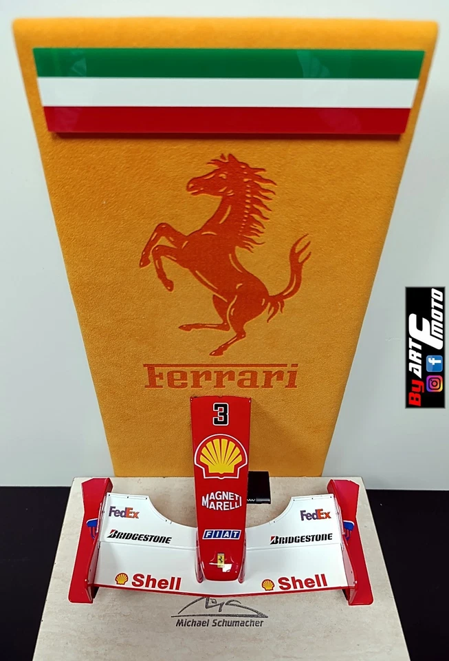 Musetto FERRARI F1-2000 M. SCHUMACHER - base in laminato e supporto in alcantara - Immagine 3 di 4
