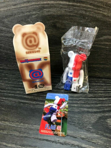 Action figure di designer e Urban Vinyl sul bearbrick