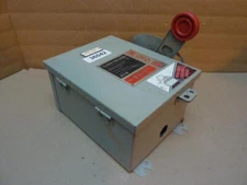 CUTLER HAMMER 30 Amp Safety Disconnect Switch DH361UDK Scratch & Dent #36061