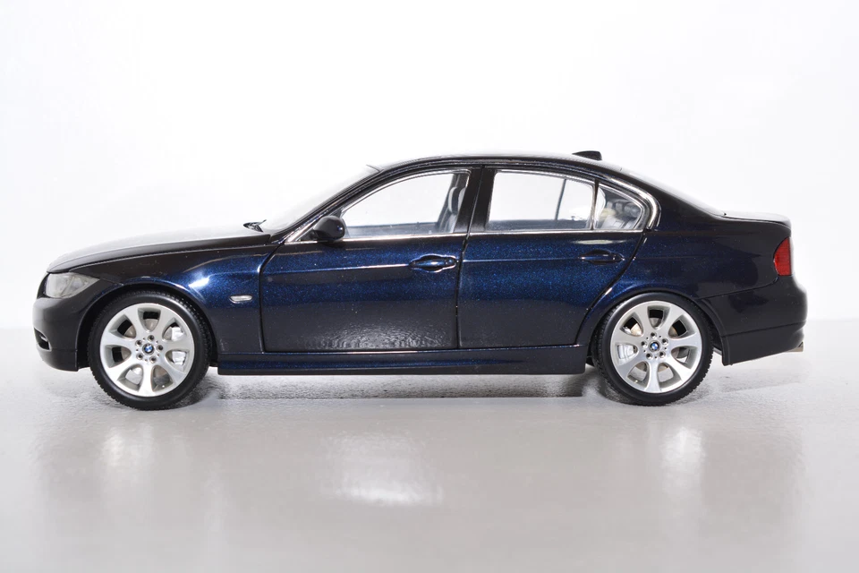 BMW 3er 330i E90 LIMOUSINE SEDAN MONACOBLUE 1:18 KYOSHO DEALER VERY RARE - Bild 3 von 4