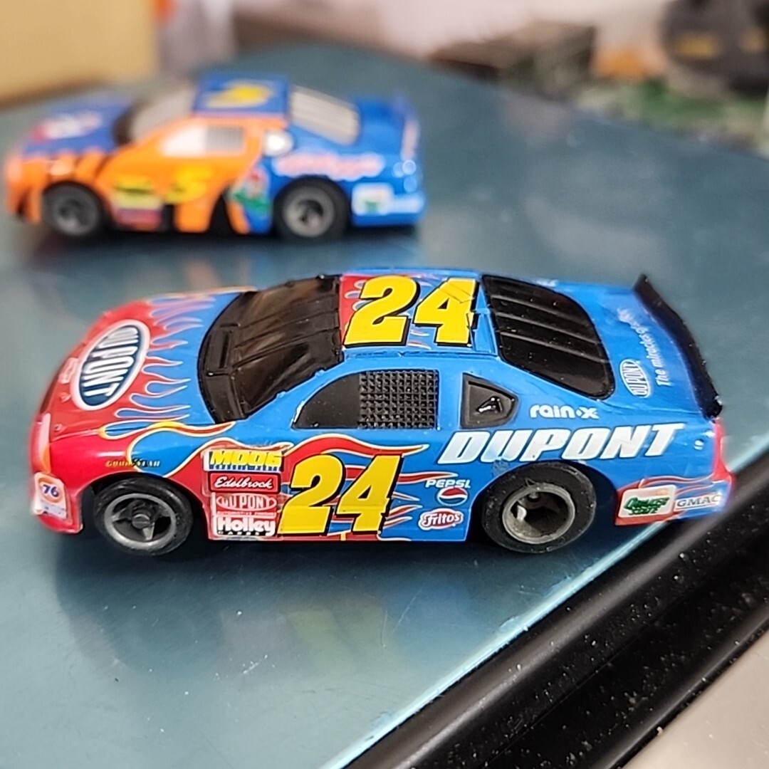 LIFE LIKE HO SLOT CARS 24 JEFF GORDON 5 KELLOGGS SCALE 2 LOT DUPONT
