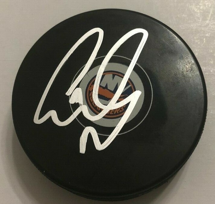 LEO KOMAROV SIGNED NEW YORK ISLANDERS HOCKEY PUCK W/ CASE COA