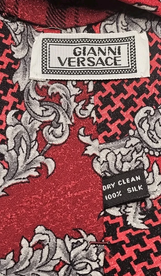 Corbata de seda barroca vintage Gianni Versace 3,5" x 57" roja y negra Foto 4 de 4