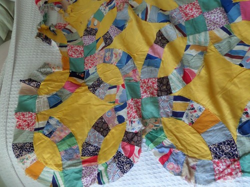 Vintage Doppel Ehering Quilt Top Futtersäcke leuchtend gelber Hintergrund + schwarz - Bild 4 von 16