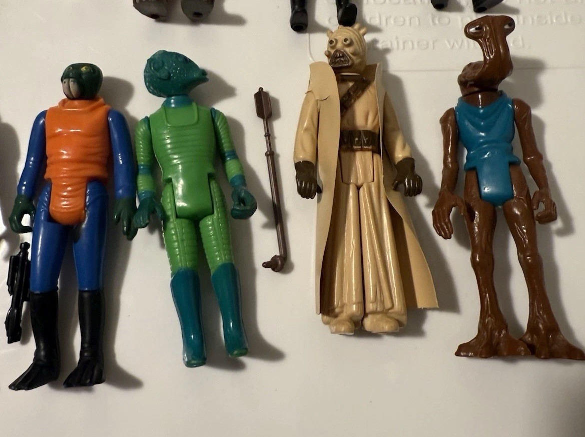 Lot Of 17 Star Wars 1977 78 ANH Kenner figures Weapons And Carry Case No Repros