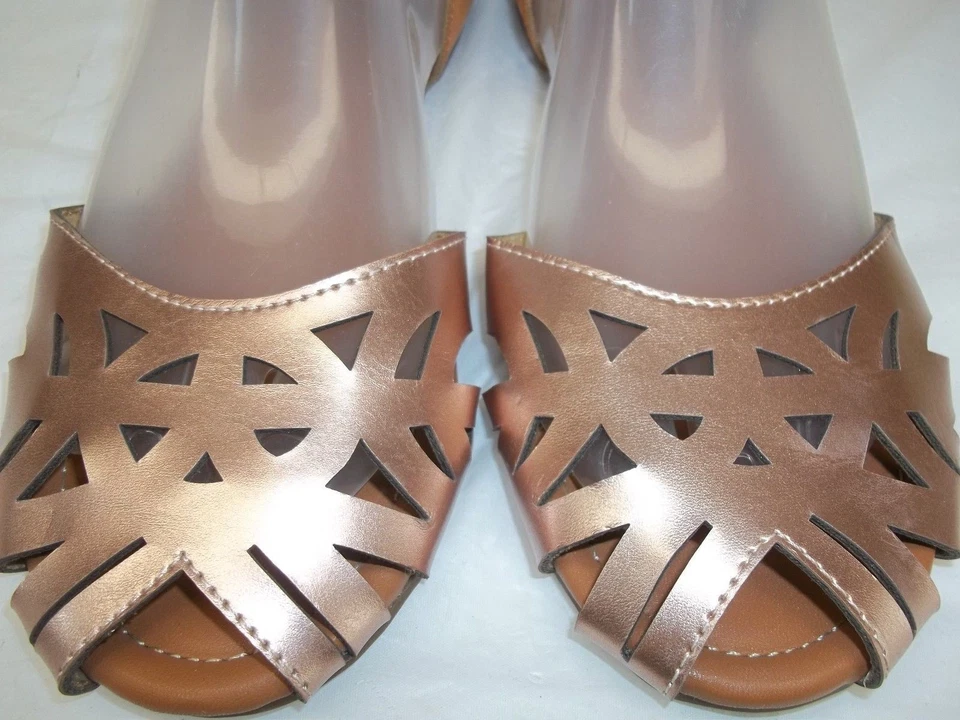 Wanted ZUMA Womens Shoes US 7 Bronze Vegan Buckle Ankle Strap Flats Sandals - Image 3 of 4